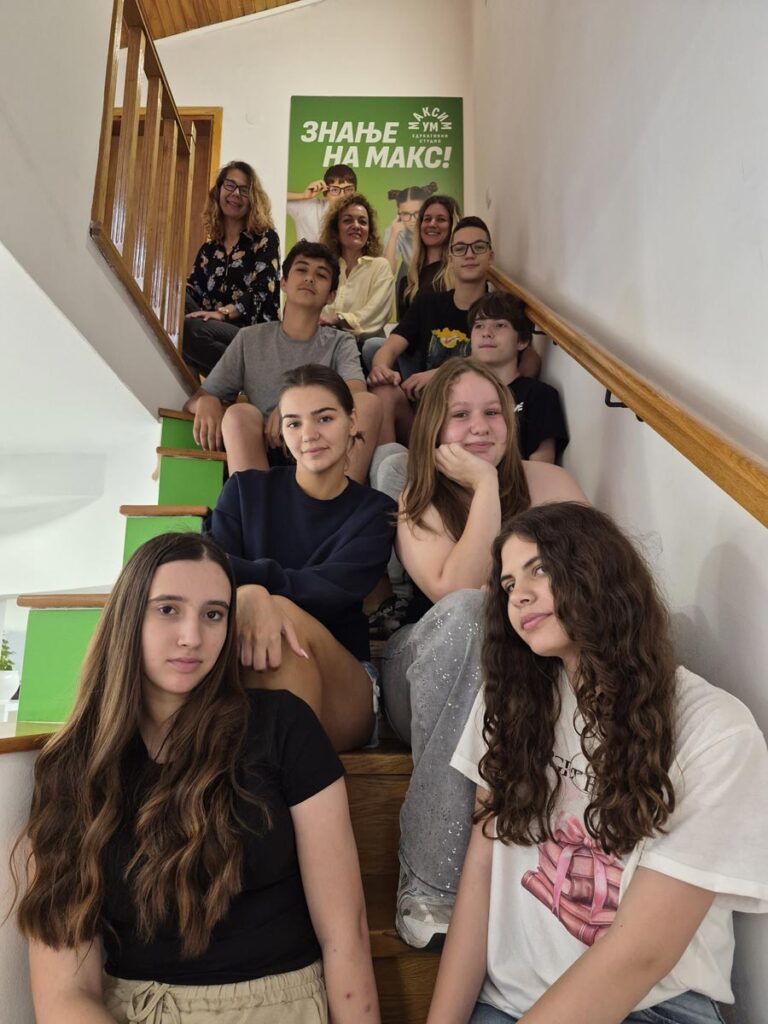 Grupna kraj skolske
